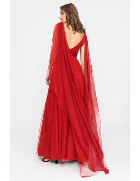 Longue robe de tulle rouge avec décolleté en V et fente sur le côté