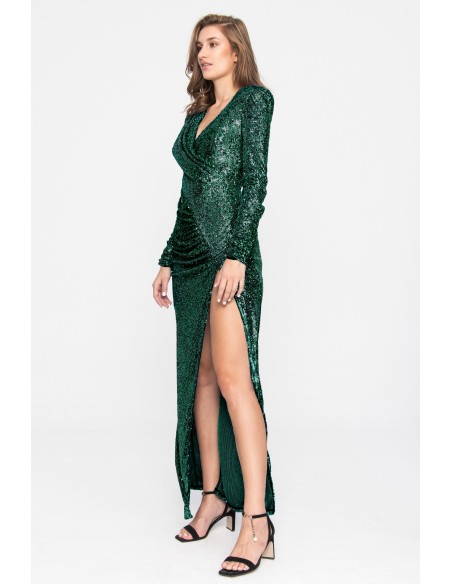 Vestido largo verde de lentejuelas con abertura para invitadas