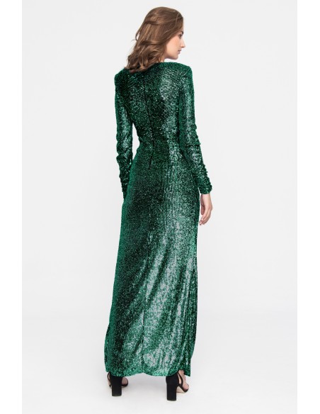 Vestido largo verde de lentejuelas con abertura para invitadas