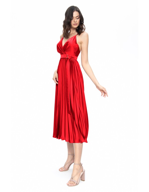 Vestido rojo midi plisado con cinturón para invitadas 2