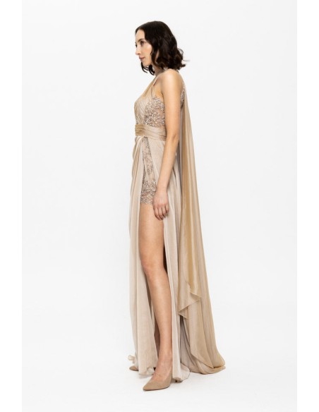 Robe longue beige avec encolure dos nu et fente sur le devant