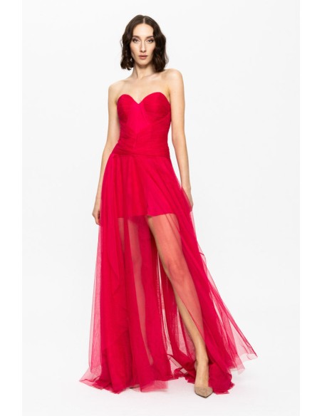 Robe de bal rouge avec encolure cache-coeur et jupe en tulle