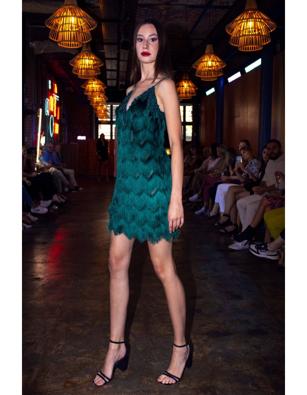 Robe de cocktail verte avec dentelle brodée et sequins