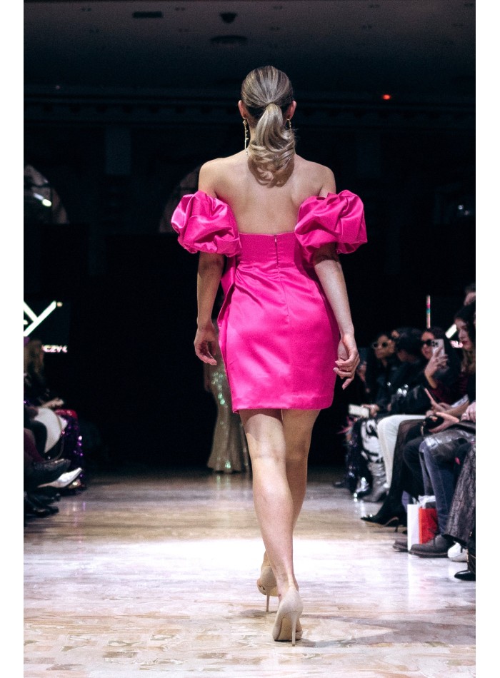 Vestido corto de fiesta con manga corta...