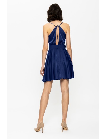 Robe courte d'invité en satin bleu avec bretelles