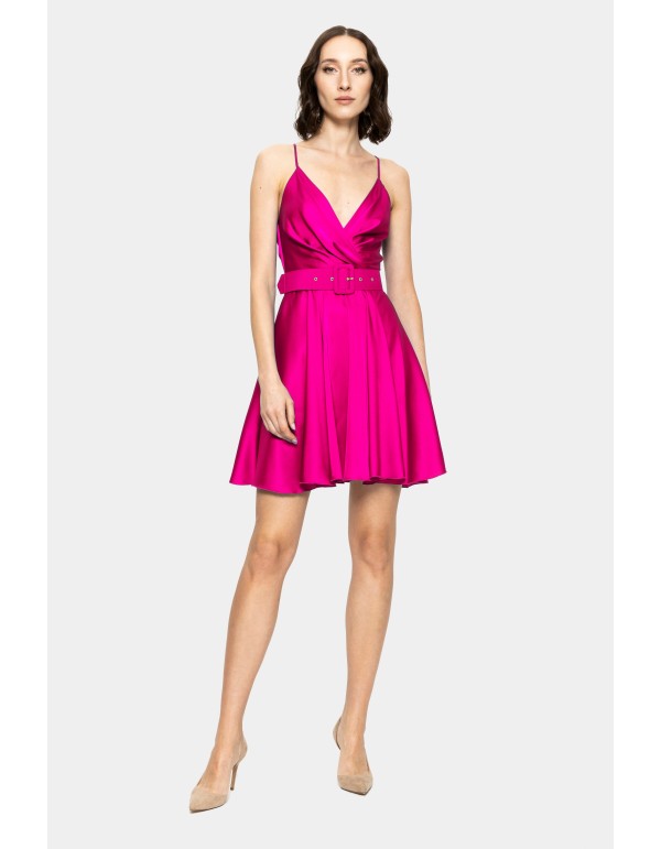Robe courte d'invité en satin fuchsia avec bretelles