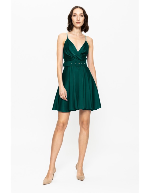 Robe courte en satin vert avec un décolleté en V pour...