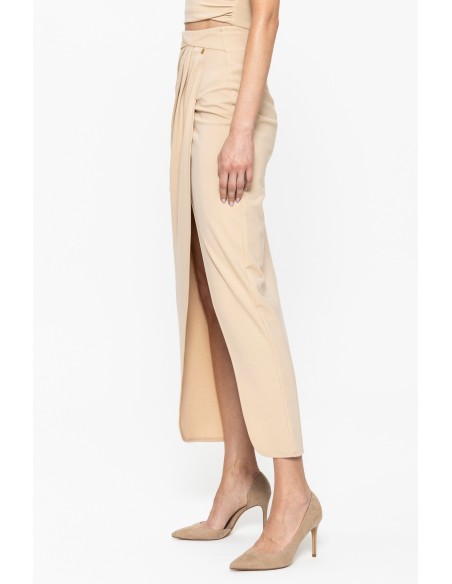 Jupe croisée beige pour invités avec fente latérale