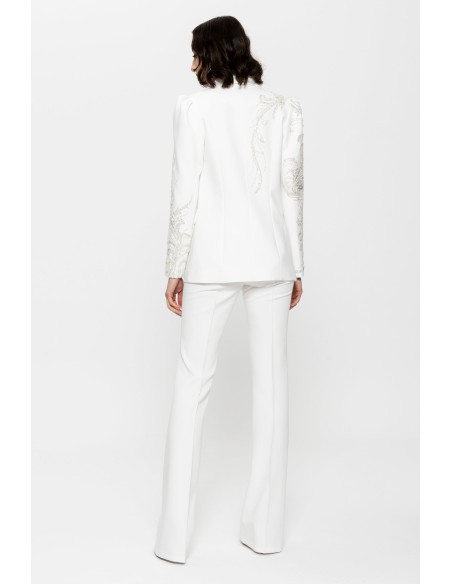 Tailleur pantalon blanc pour femme avec blazer brodé et détails argentés