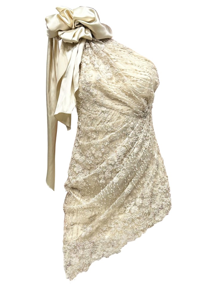 Robe asymétrique couture avec nœud et broderie...