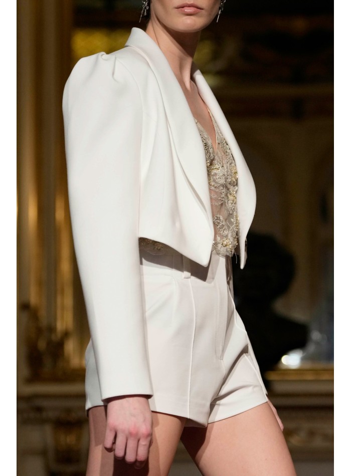 Blazer corta blanca de manga larga y estilo...