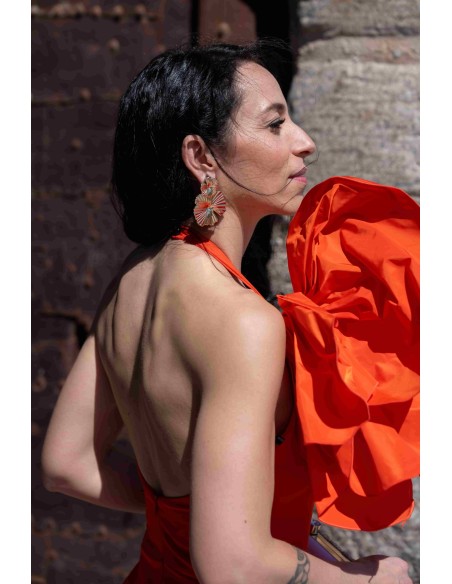 Long party dress with maxi lacing on the shoulder