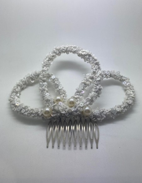 White bridal comb with sequins and white pearls