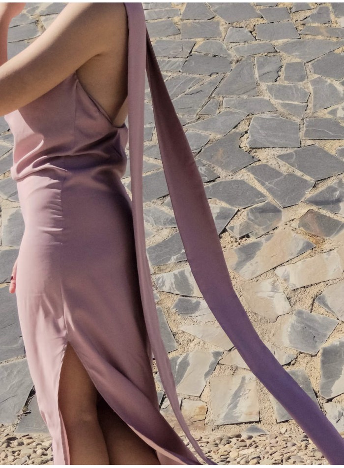 Robe midi avec encolure en cascade et dos ouvert