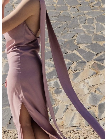 Vestido midi con escote cascada y espalda al aire
