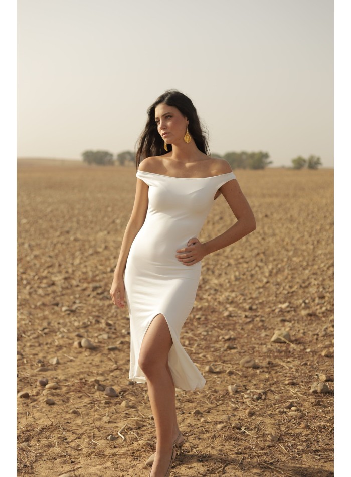 Midi dress with boat neckline and opening