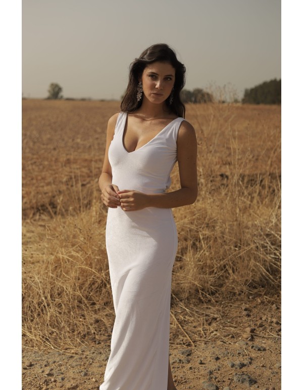 Long velvet dress with V-neckline and open back 2