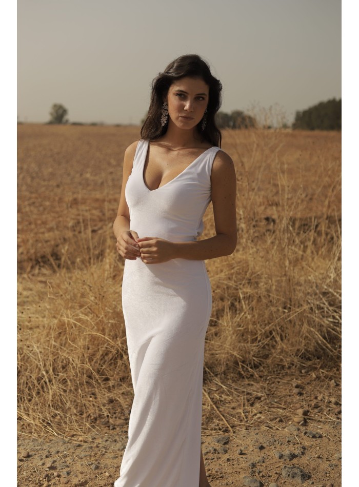 Vestido largo de terciopelo con escote en V y...