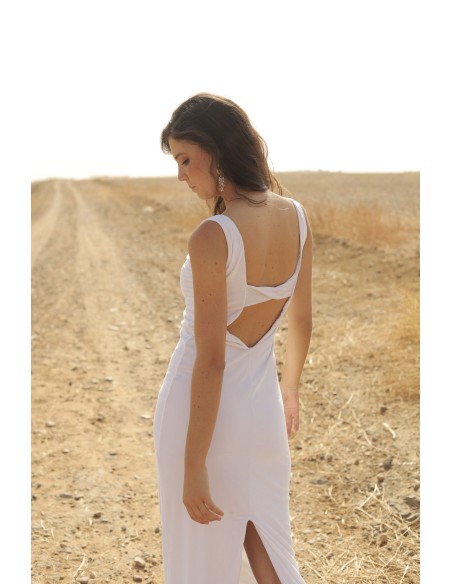 Vestido largo de terciopelo con escote en V y espalda abierta