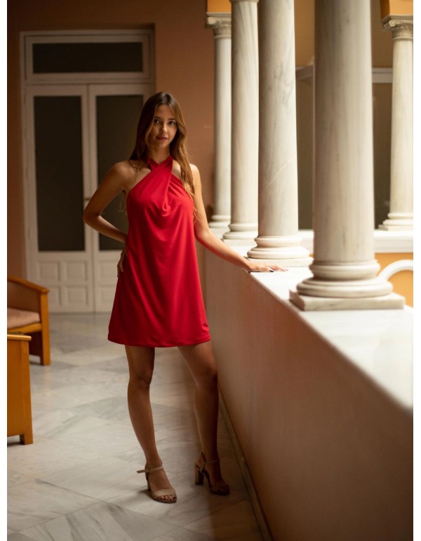 Robe courte avec encolure dos nu croisée