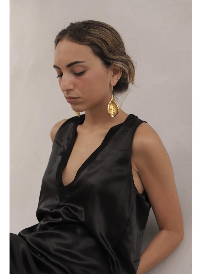 Vestido de fiesta midi satinado con escote en pico