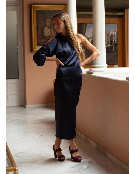 Vestido midi de fiesta de satén con manga asimétrica