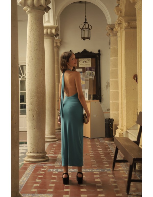 Vestido largo de fiesta con escote halter y abertura lateral 2