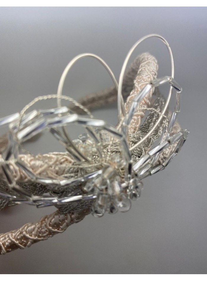 Diadema rústica cruda trenzada con abalorios