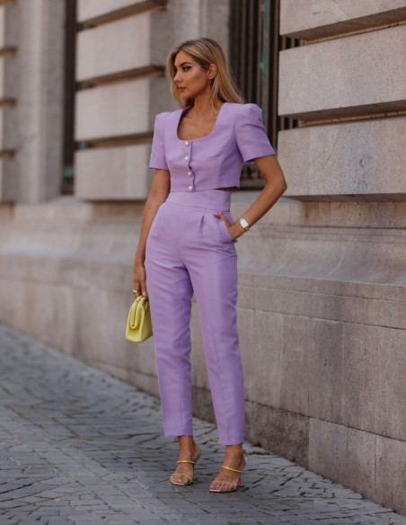 Pantalón largo con pinzas y bolsillos