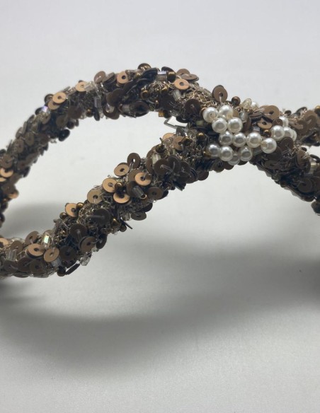 Coiffe fantaisie avec paillettes et perles vieil or