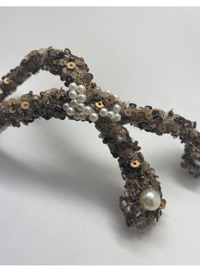 Coiffe fantaisie avec paillettes et perles...