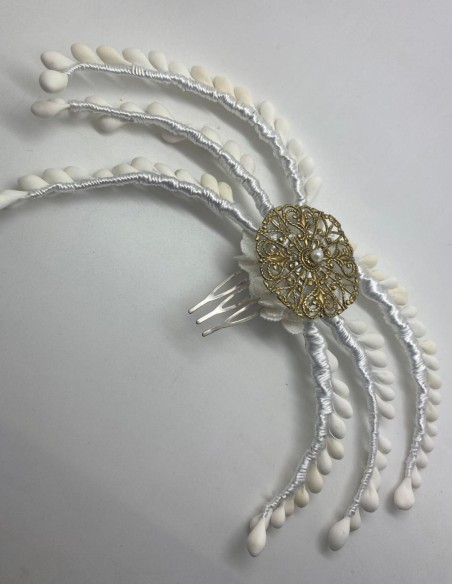 Bridal headdress with pistils and bronze ornament with pearls