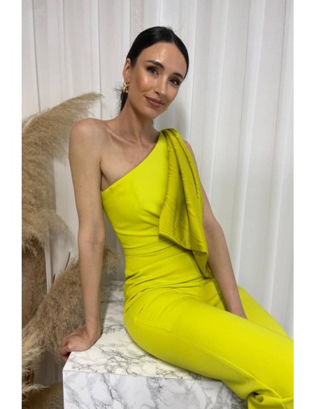 Combinaison longue avec encolure asymétrique et maxi laçage