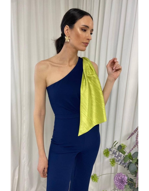 Combinaison longue avec encolure asymétrique et maxi laçage 2