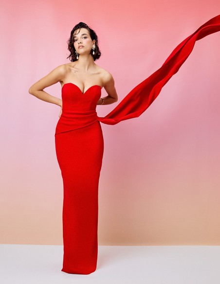 Vestido de fiesta largo con escote corazón y caída lateral