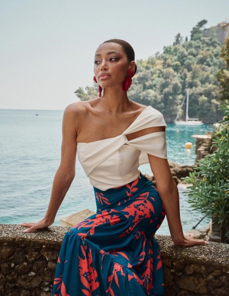 Top de fête blanc avec doubles bretelles asymétriques et fronces