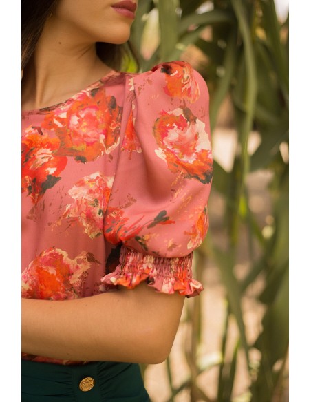 Floral print blouse with short puffed sleeves