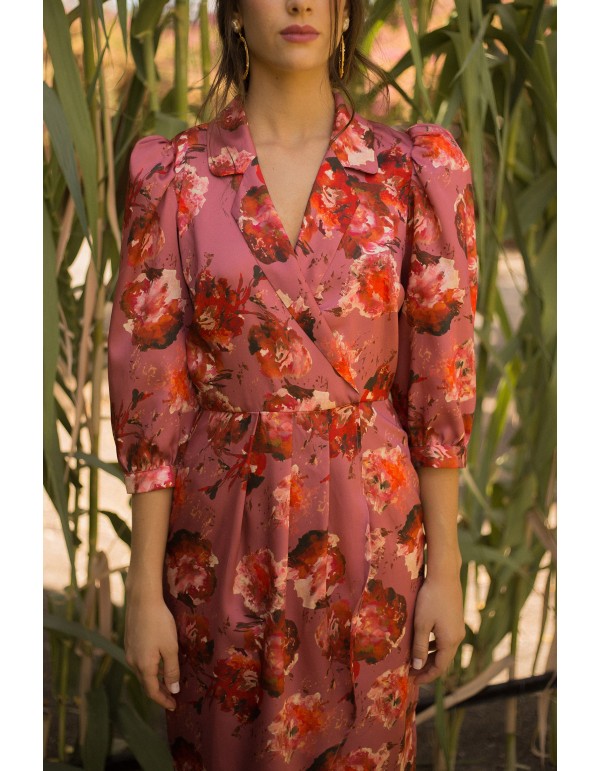 Vestido de fiesta midi con corte cruzado y cuello esmoquin 2