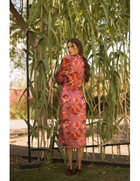 Vestido de fiesta midi con corte cruzado y cuello esmoquin