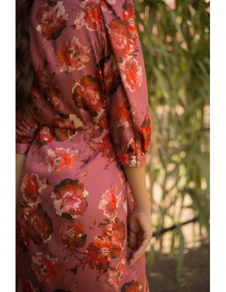 Robe de soirée midi avec coupe croisée et encolure smoking