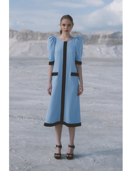 Robe de soirée midi à coupe droite avec détails en paillettes