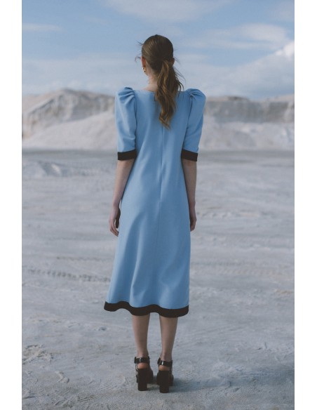 Robe de soirée midi à coupe droite avec détails en paillettes