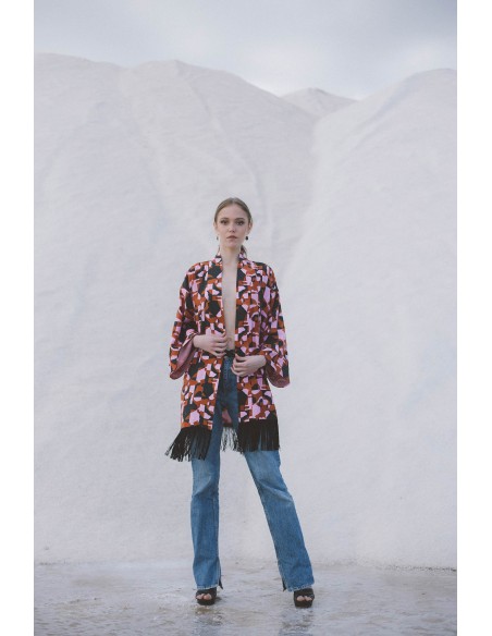 Kimono estampado con manga larga y detalle de flecos