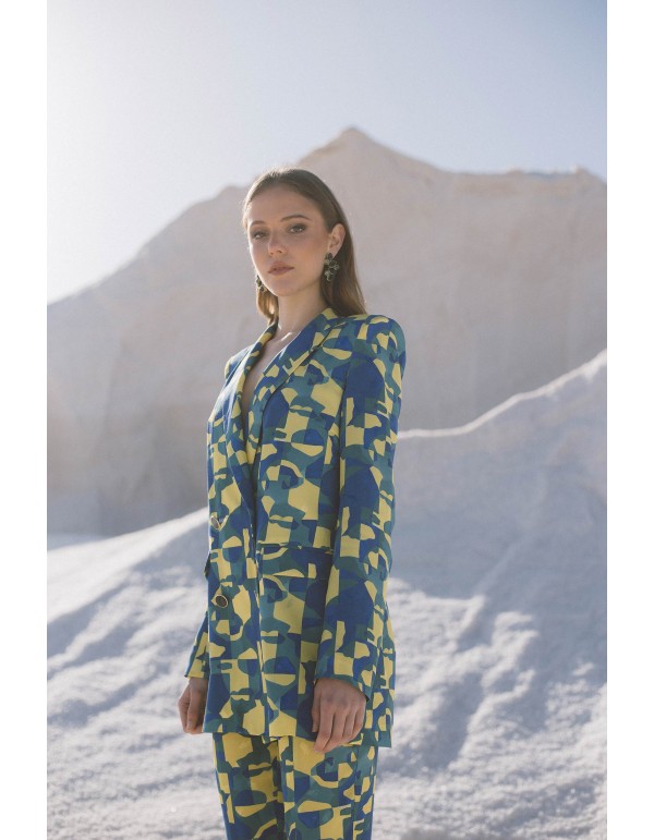 Traje de fiesta con chaqueta estilo smoking y pantalón ceñido