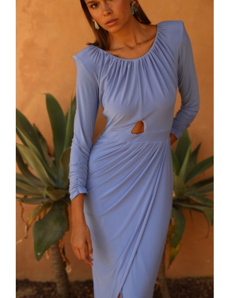 Vestido de fiesta midi con escote cerrado y cut-out en la cintura