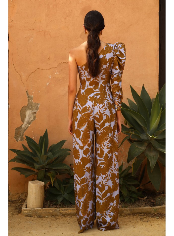 Mono de fiesta con escote asimétrico y...