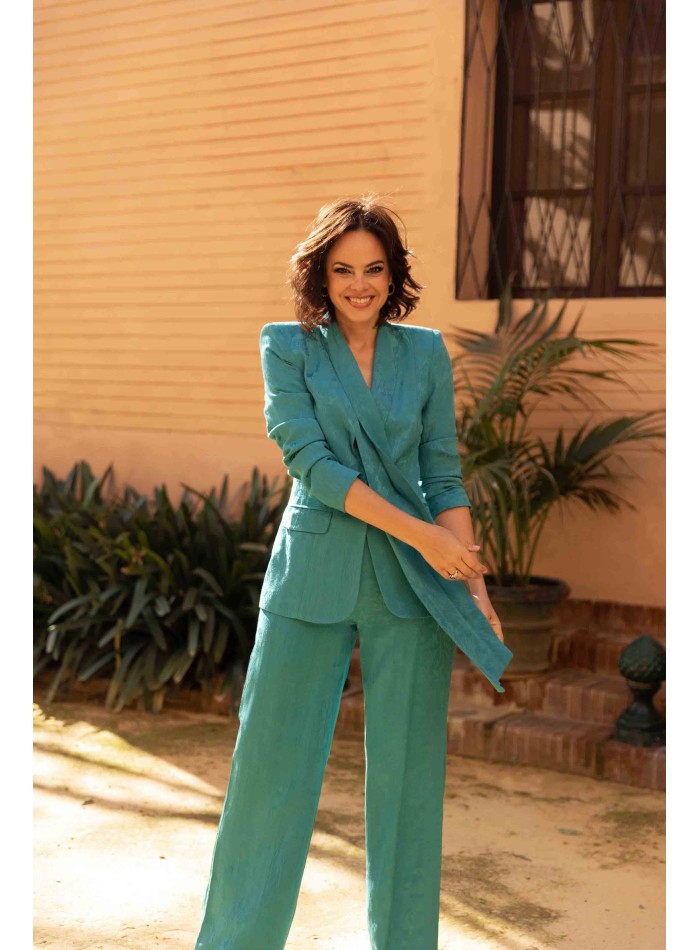 Traje de chaqueta con cuello smoking y pantalón de pata ancha