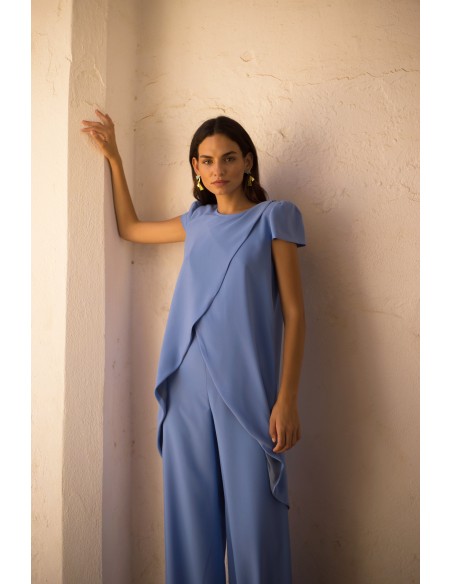 Conjunto de dos piezas con blusón y pantalón de pata ancha