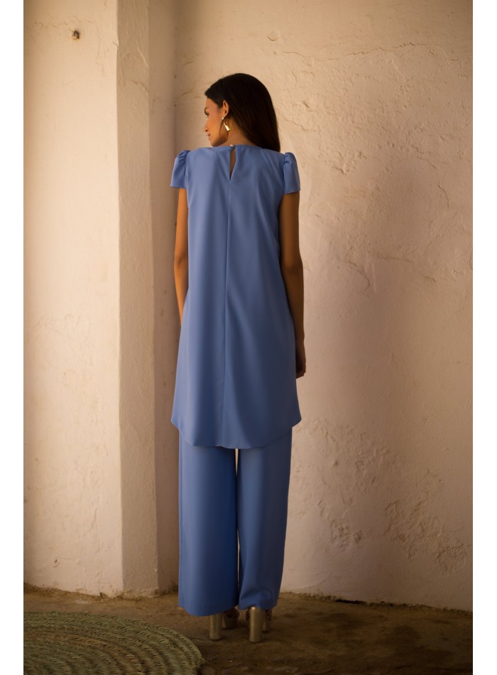 Two-piece set with blouse and wide-legged pants