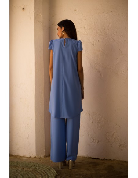 Two-piece set with blouse and wide-legged pants